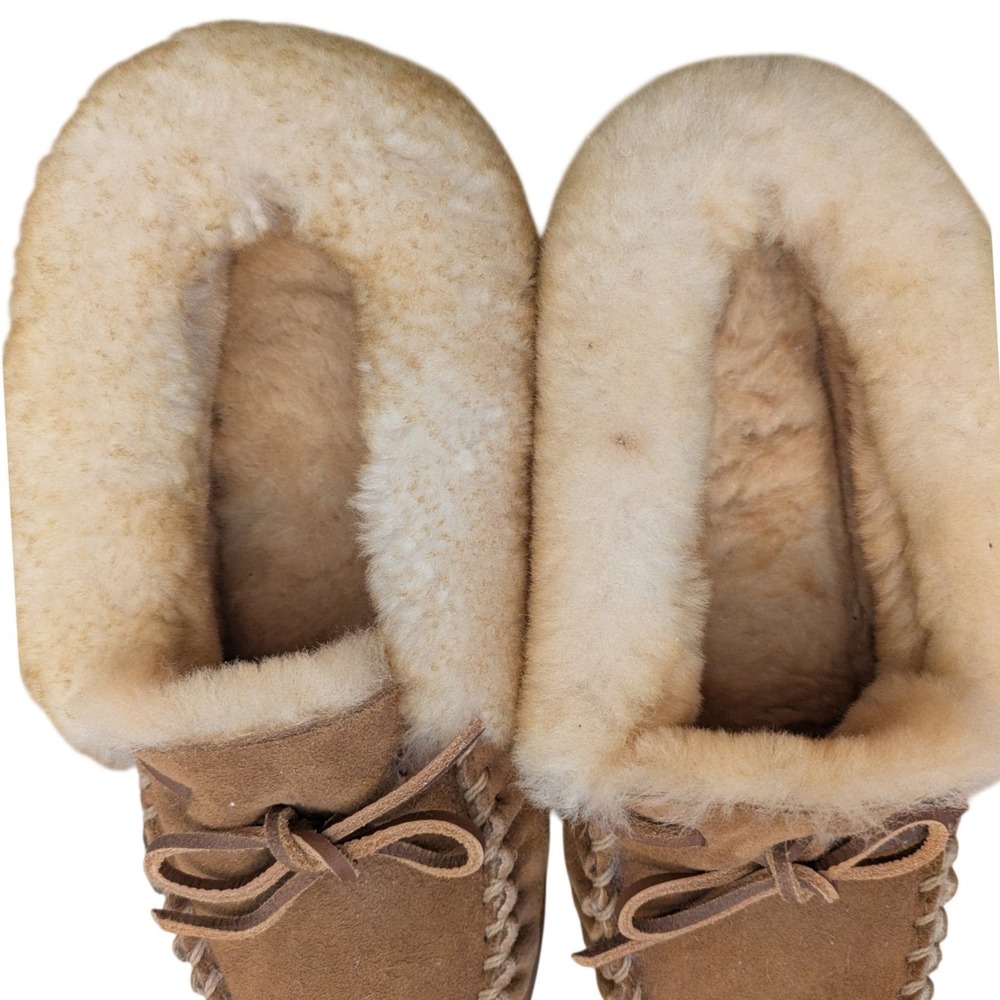 LL Bean Wicked Good Moccasins Women 9 Medium Tan Suede Shearling Slippers 130484 - Picture 4 of 6